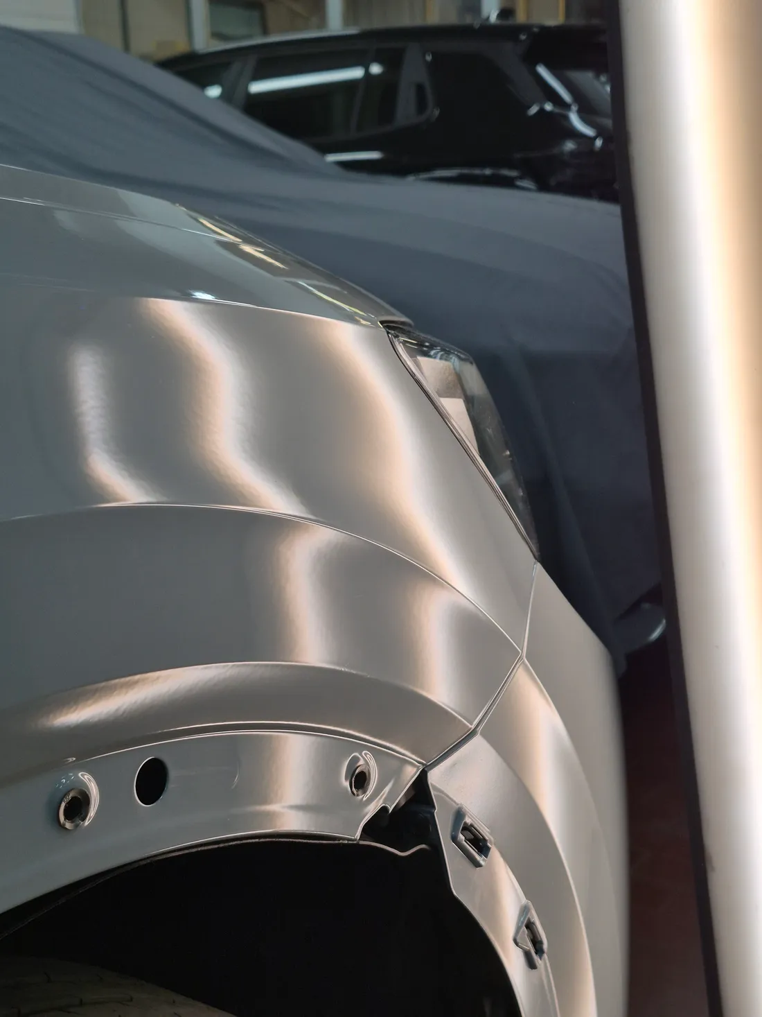 The lamp lines: bent by the dent, then straight again — After